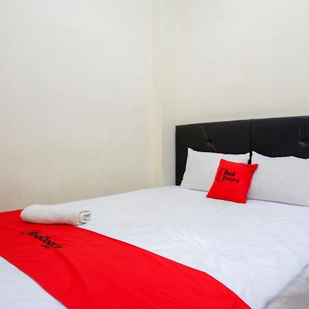 Hotel Reddoorz Syariah Near Purwosari Train Station Solo Exterior foto