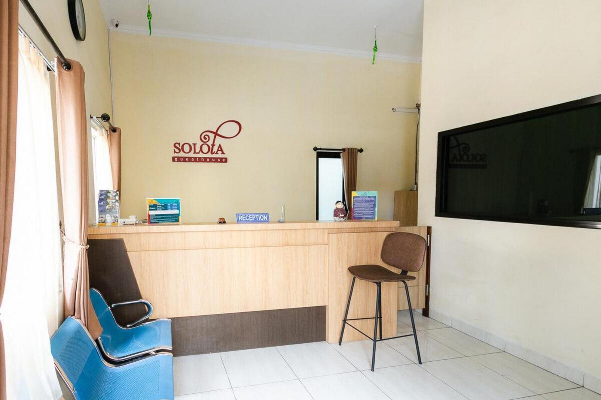 Hotel Reddoorz Syariah Near Purwosari Train Station Solo Exterior foto