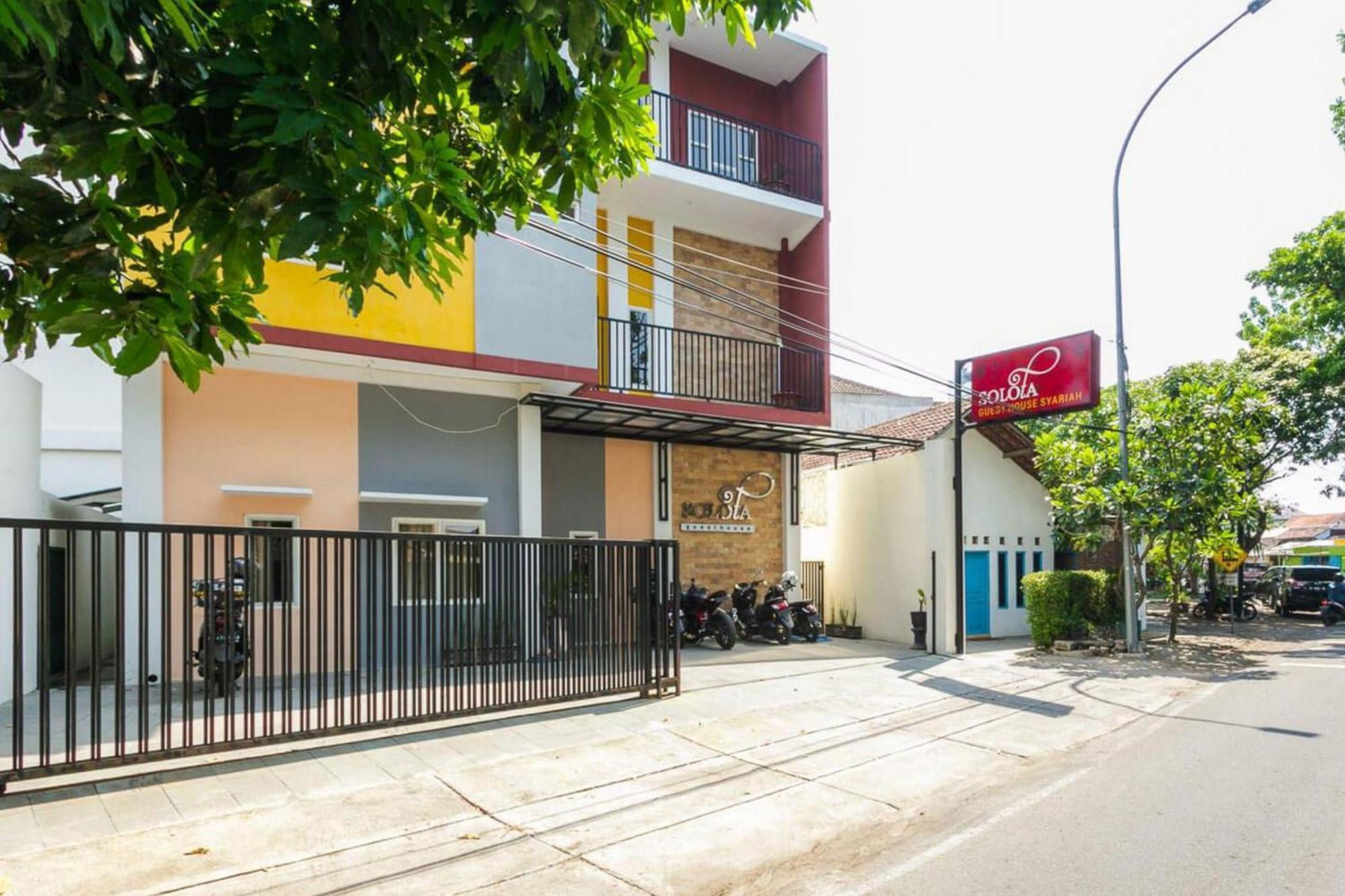 Hotel Reddoorz Syariah Near Purwosari Train Station Solo Exterior foto